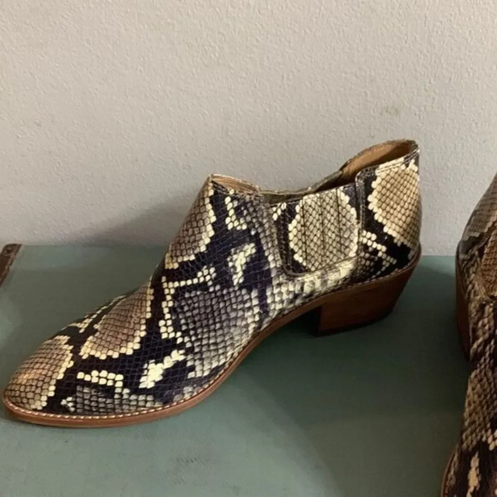 ‎Madewell Low chelsea Snake-Embossed Leather Boot - Size 7